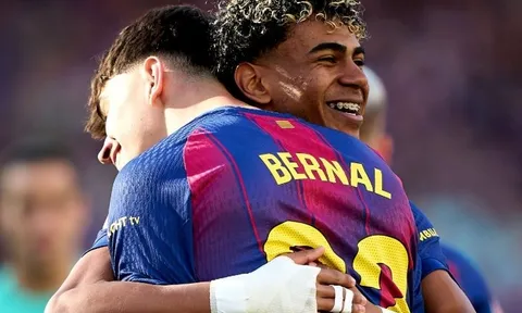 Lịch sử được viết nên trong ngày Barca chiếm ngôi đầu của Real