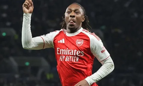 Eze đi vào lịch sử trong trận thắng của Arsenal