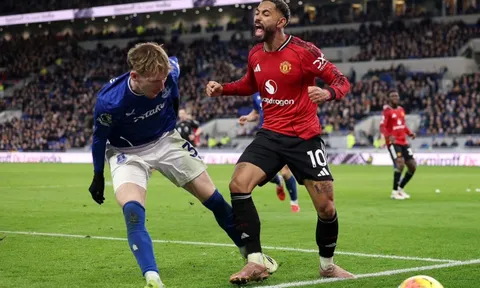 Cunha thổi bùng tranh cãi