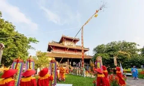 Huế làm lễ hạ tiêu, khai ấn chúc Xuân Bính Ngọ 2026