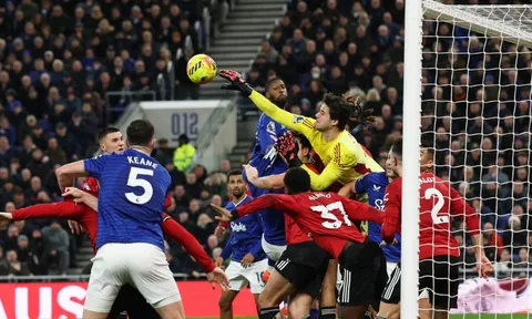 Everton làm mọi cách vẫn bất lực trước Lammens