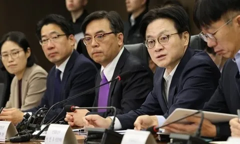 Thuế quan mới của Mỹ: Hàn Quốc tiếp tục đàm phán, Canada nói sẽ không bị ảnh hưởng, Trung Quốc lên tiếng phản đối