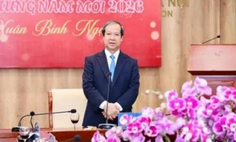 Bộ trưởng Nguyễn Kim Sơn thăm và chúc mừng năm mới Trường ĐH Sư phạm Hà Nội