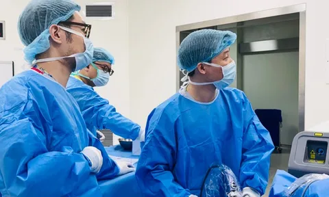 Nhịn đau chờ ‘ngày đẹp’ đi viện, bác sĩ thốt lên 'viên sỏi không biết xem ngày' 0