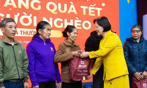 ROX Share mang Tết ấm đến hơn 2.300 hộ gia đình khó khăn