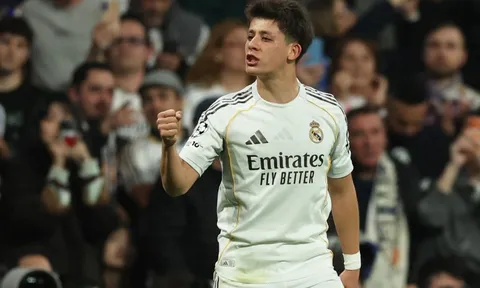 8 CLB qua vòng play-off Champions League