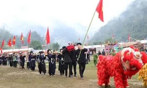 Rộn ràng Lễ hội Lồng Tồng Ba Bể