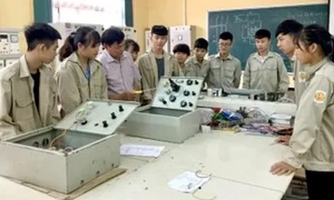 Quy định xem xét thuyên chuyển, điều động hoặc xét chuyển vị trí việc làm