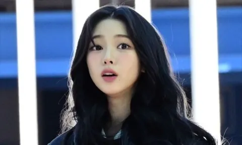 Karina (aespa) phản ứng gay gắt khi gặp fan cuồng ở sân bay