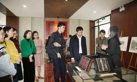 Đầu xuân thưởng lãm Châu phê, trải nghiệm in Mộc bản triều Nguyễn