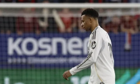 Chấn thương bất thường của Mbappe