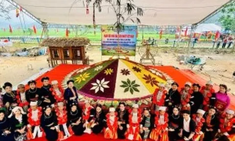 Xác lập kỷ lục 'Mâm xôi ngũ sắc lớn nhất Việt Nam'