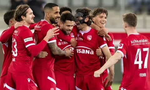 Đội bóng tí hon viết lại câu chuyện cổ tích của Leicester City