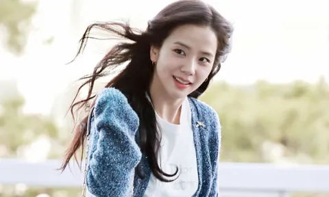 Jisoo (BLACKPINK) khoe triệt để đôi chân thon khi ra sân bay