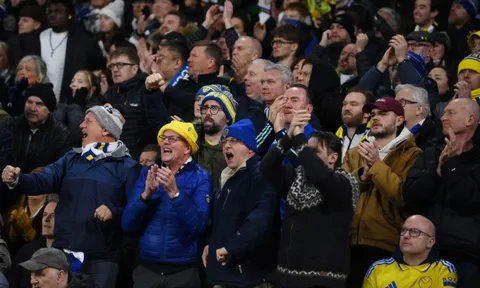 Nguyên nhân CĐV Leeds la ó Man City cả trận