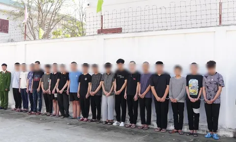 Bắt 18 "quái xế" mang hung khí náo loạn đường phố Nghệ An