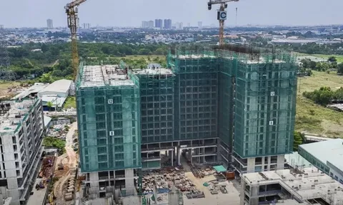 Làm sao người thu nhập thấp mua nhà khi lãi suất tăng cao?