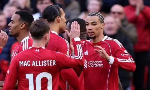 Liverpool áp sát MU