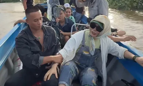 Mỹ Tâm suýt ngã thuyền, được Mai Tài Phến kịp thời kéo lại trong 'phút mốt'