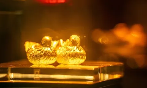 Giá vàng hôm nay 1/3/2026 tăng vọt cuối tuần, nhu cầu trú ẩn an toàn lại 'nóng', khả năng bứt phá lên đỉnh mới?