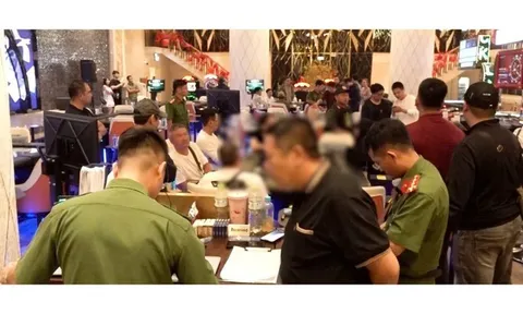 Đột kích tầng hầm khách sạn 5 sao ở Nha Trang, bắt quả tang nhóm người nước ngoài đánh bạc bằng USD