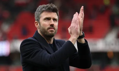 Carrick tính chuyện dài hơi với MU