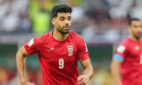 Tiền đạo Taremi xin trở về bảo vệ đất nước Iran