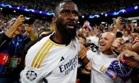 Rüdiger hứng chỉ trích dữ dội tại Đức