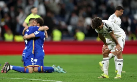 Phòng thay đồ Real Madrid lại dậy sóng