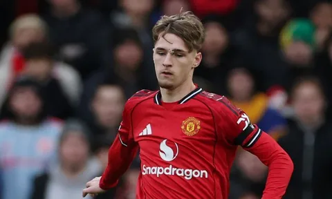 Con trai Fletcher bị cấm thi đấu 6 trận