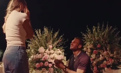 Tay vợt nữ số 1 thế giới đính hôn cùng triệu phú