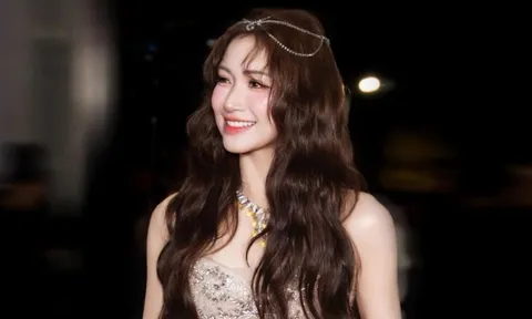 'Tan chảy' với cách Hòa Minzy ứng xử với người hâm mộ