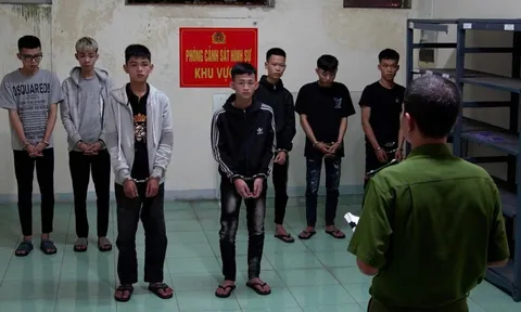 Bắt khẩn cấp nhóm đối tượng mang dao quần thảo trên phố lúc nửa đêm