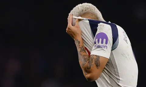 Tottenham thành trò cười