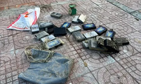 Điều tra vụ phát hiện túi chứa 24 bánh nghi ma túy trôi dạt vào bờ biển