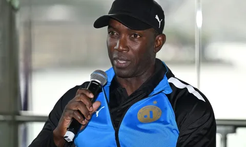 Huyền thoại MU mất việc vì không thể giành vé World Cup