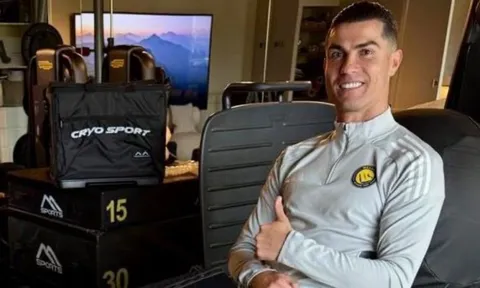 Ronaldo xuất hiện trở lại sau 7 ngày