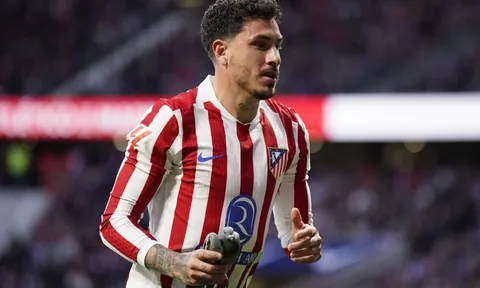 Sao Atletico: 'Chúng tôi là lũ hề trong rạp xiếc bóng đá'