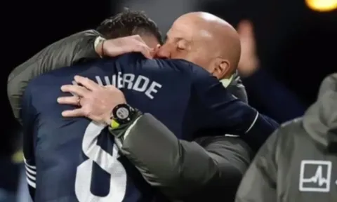 Bi kịch sau cái ôm của Valverde