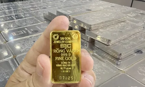 Người mua vàng bạc lỗ nặng