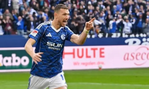 Phong độ đỉnh cao của Dzeko