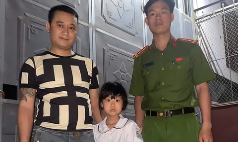 Công an Hà Nội kịp thời giúp cháu bé 6 tuổi đi lạc trở về với gia đình trong đêm