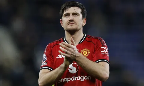 Maguire khiến MU khó xử