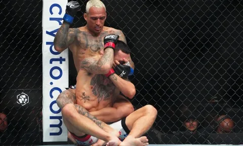 Oliveira khép lại món nợ 11 năm trước Holloway