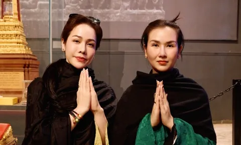 Nhật Kim Anh và Võ Hạ Trâm đi Ấn Độ hành hương sau Tết