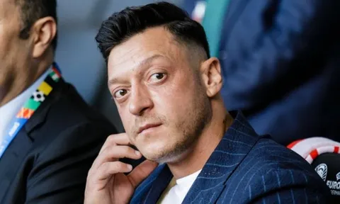 Ozil giàu có sau giải nghệ
