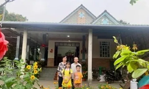 Café ngày mới: Cất nhà mới cho cha mẹ