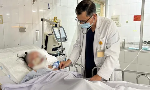 Chủ quan nghĩ cảm cúm thông thường, cụ bà 83 tuổi phải thở máy cấp cứu