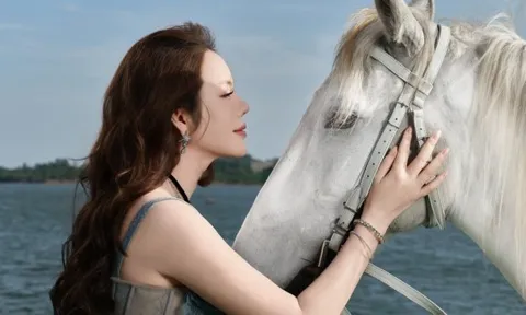 Sao Việt: Diễn viên Lý Nhã Kỳ đăng ảnh gợi cảm hút mắt