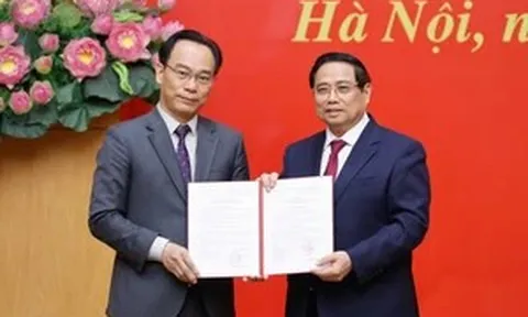 Nóng trong tuần: Bàn giao nhiệm vụ Bộ trưởng Bộ GD&ĐT; ban hành nhiều quy định giáo dục mới